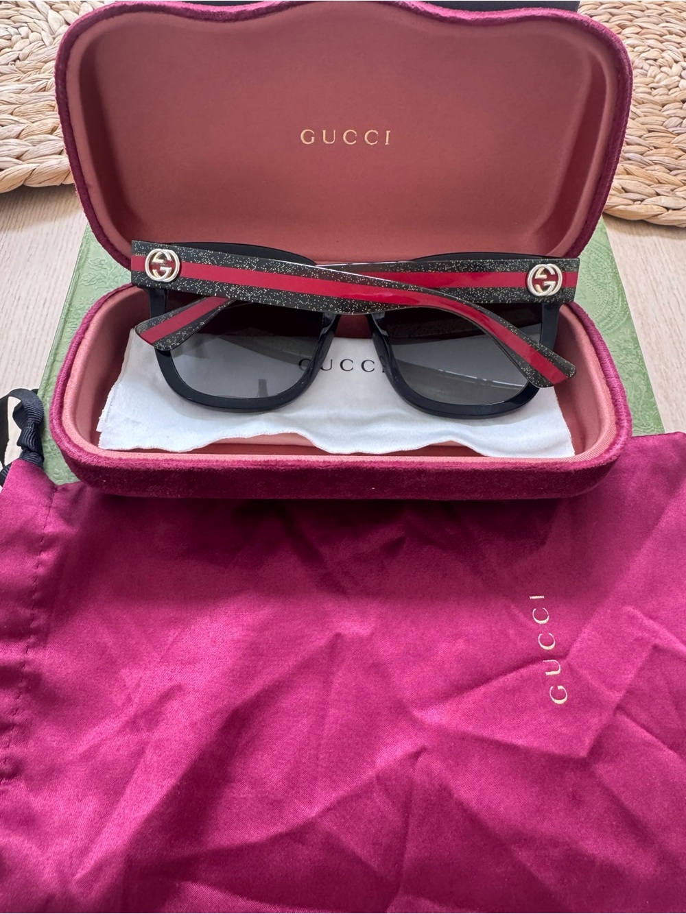 Gucci Black Sunglasses with Red Temple Stripes and Gold GG - Picture 6 of 6